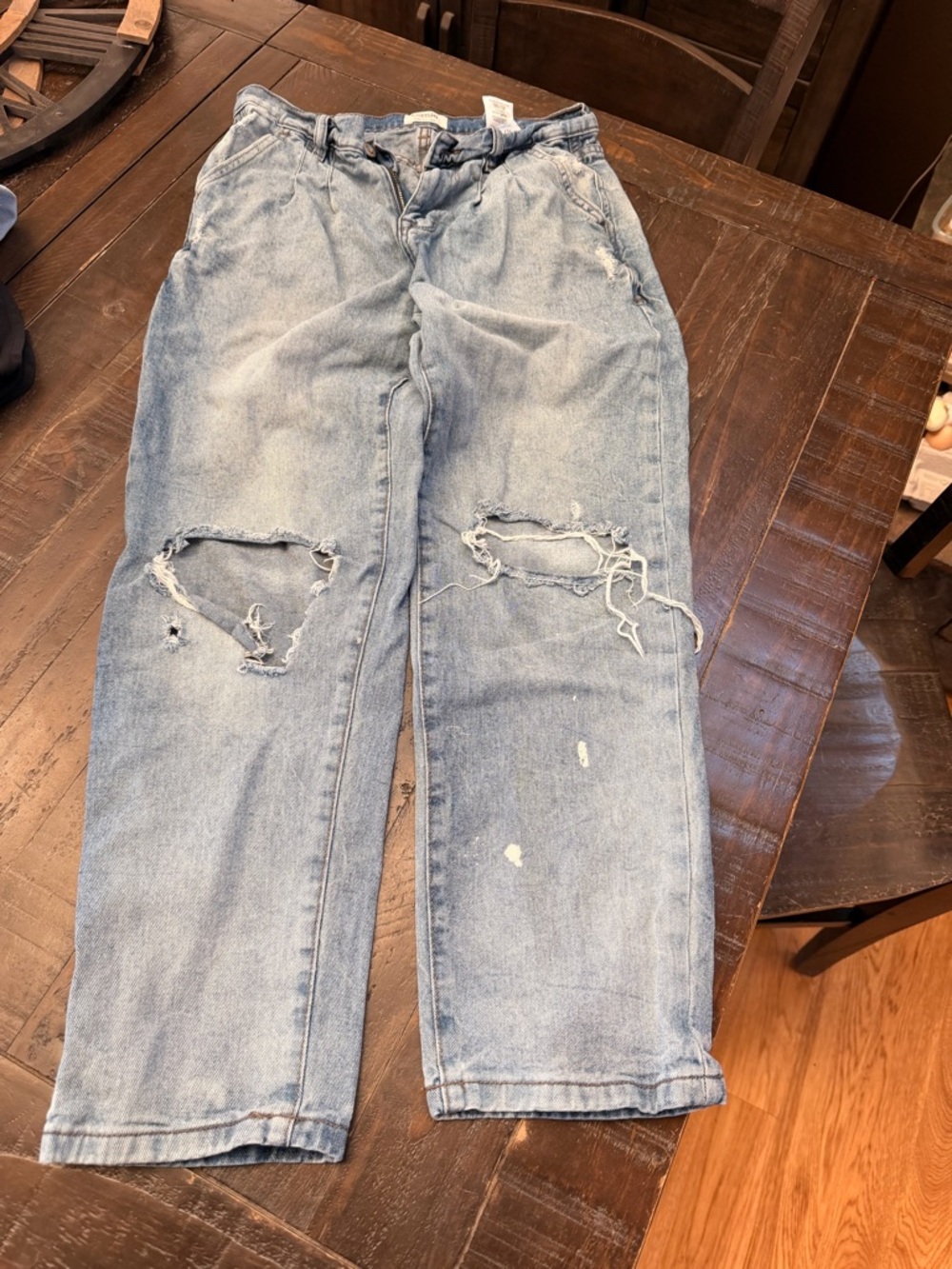 Kensie Light Blue Distressed Relaxed Men's Jeans, few bleach stains